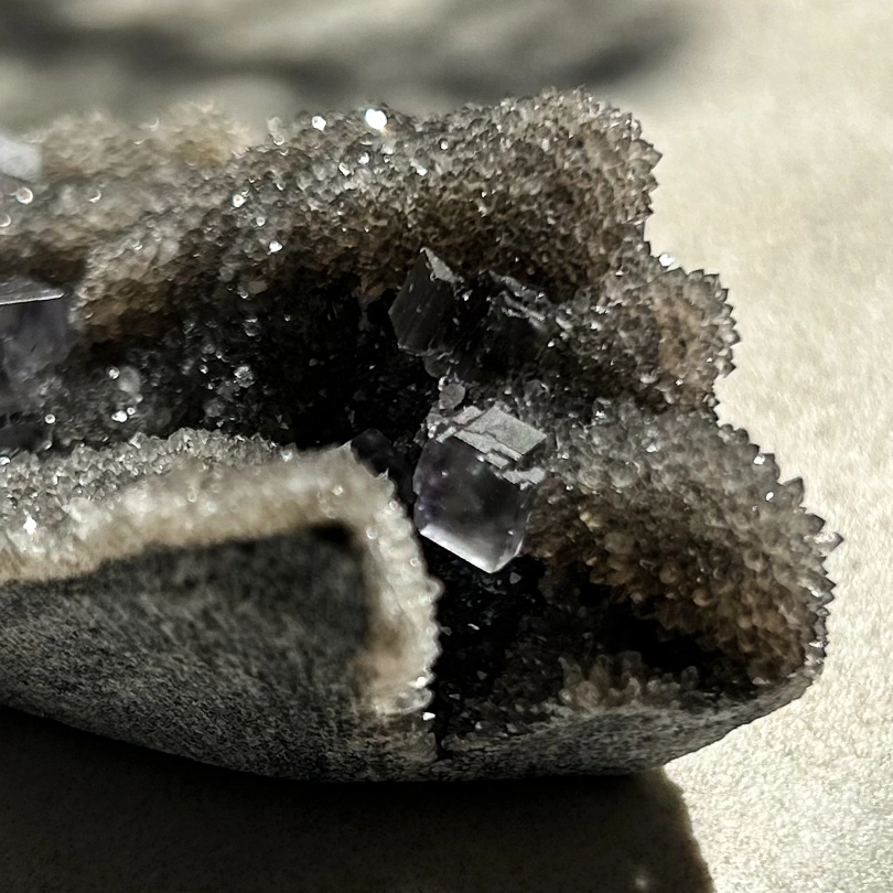 Calcedonio Nero con Fluorite Blu